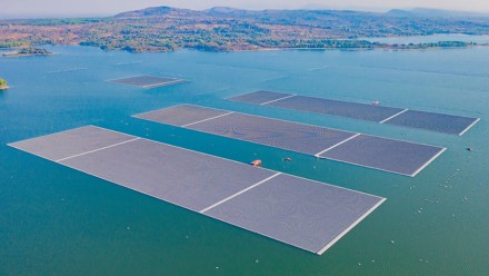 Floating solar cells