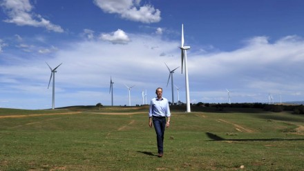 Former ACT deputy chief minister Simon Corbell toured the Gunning wind farm facility in 2014, established through Canberra's reverse-auction process